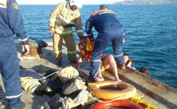 В Феодосии спасли первомайского купальщика (фото)