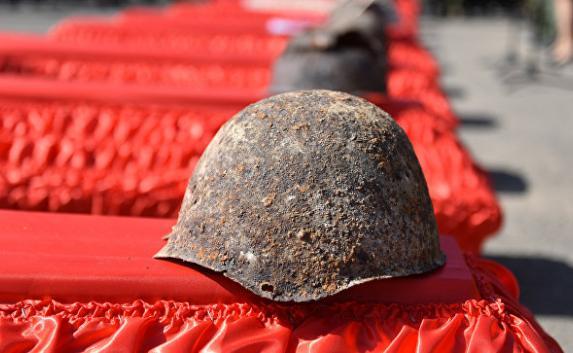 В Дергачах перезахоронили останки 147 защитников Севастополя (фото)