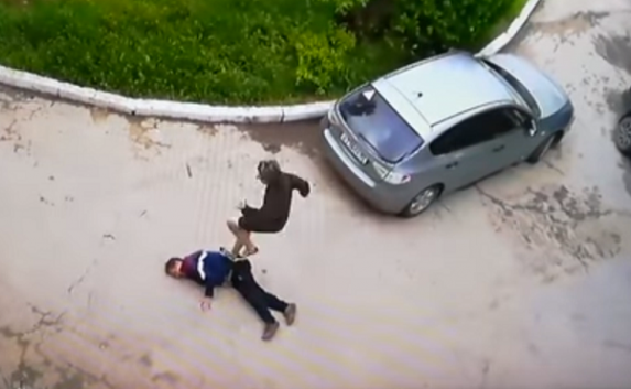 Полиция  нашла школьников, издевавшихся над пьяным севастопольцем (видео 18+)
