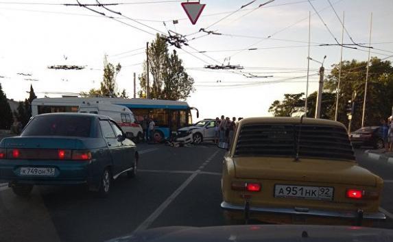 В Севастополе внедорожник насмерть сбил байкера (фото, видео)