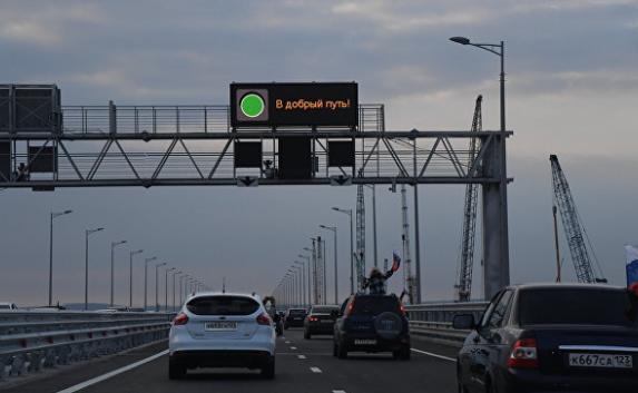 Крымский мост за выходные принял 70 тысяч авто