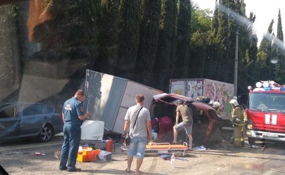 На трассе под Алуштой столкнулись четыре авто, есть пострадавшие (фото, видео)