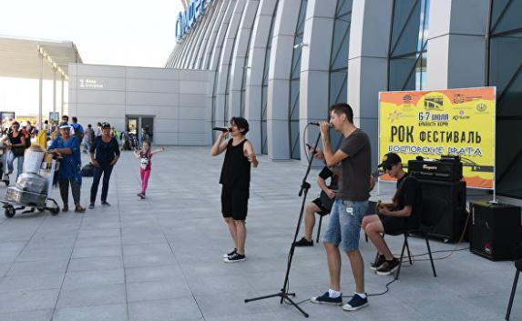 В аэропорту Симферополя устроили рок-концерт (фото)