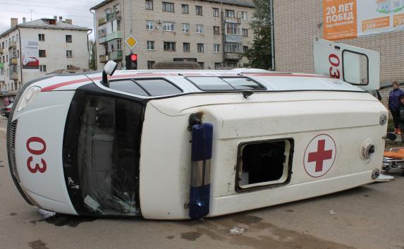 В Щелкино карета скорой помощи попала в ДТП: погибла медсестра, двое получили травмы