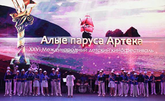 На ЮБК открыли кинофестиваль «Алые паруса Артека» (фото)