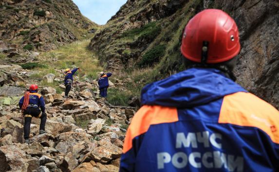 В крымских горах третьи сутки разыскивают туриста из Ялты