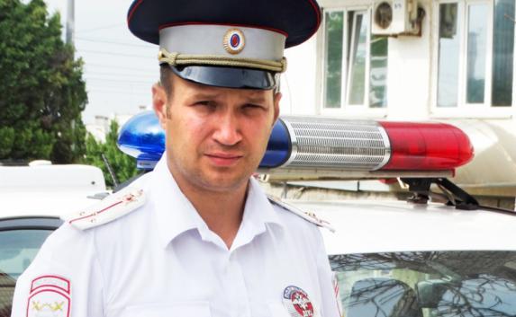 Севастопольский инспектор ДПС спас людей, остановив автобус на ходу