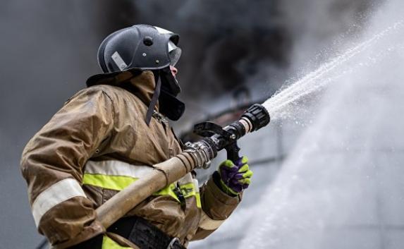 Из горящей многоэтажки в Симферополе эвакуировали 12 человек