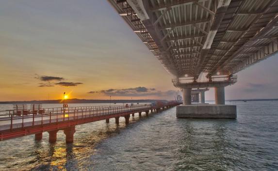 К Крымскому мосту присоединили первую железнодорожную арку 