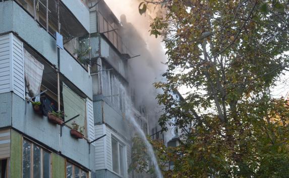 При пожаре на Хрусталёва спасли 16 человек (фото)