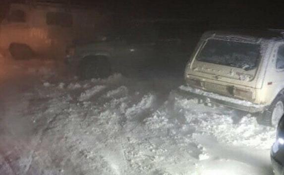 МЧС 12 часов спасали автомобили из «снежного плена» на Ай-Петри (фото, видео)