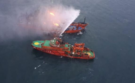 Горящие в Керченском проливе танкеры не могли попасть в Россию из-за санкций (видео)