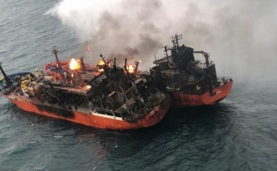 В Керченском проливе уже десять дней горят танзанийские танкеры (видео)