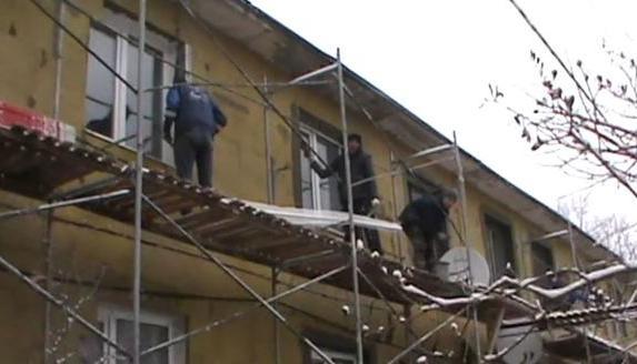 Пограничники задержали больше 10 азиатских нелегалов на стройке в Старом Крыму (видео)