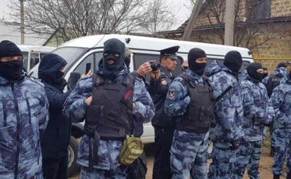 В Крыму ФСБ задержали 20 членов «Хизб-ут-Тахрир»