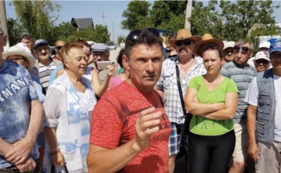5000 жителей Феодосии с мая сидят без воды (видео)