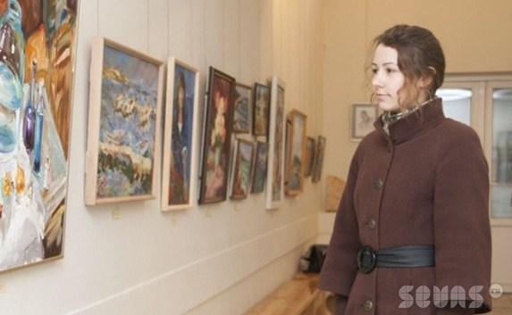 Красочные пейзажи и натюрморты на персональной выставке картин молодой художницы Анастасии Гаевской