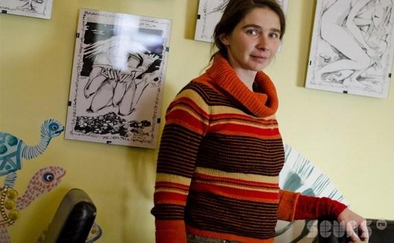 В Севастополе открылась очень эмоциональная выставка графики Кати Луганской