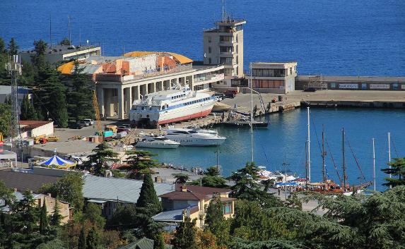 Украина пригрозила закрыть морские порты Крыма