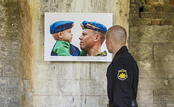 Журналист Дмитрий Киселёв привёз фотовыставку «Армия и флот России»