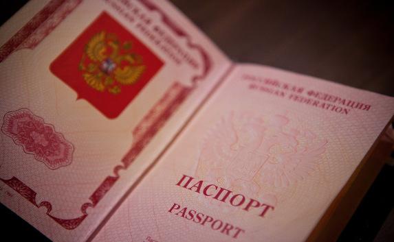 ​Крымчанам предлагают оформить «московский» загранпаспорт