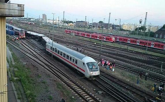 В Германии столкнулись пассажирский и товарный поезда