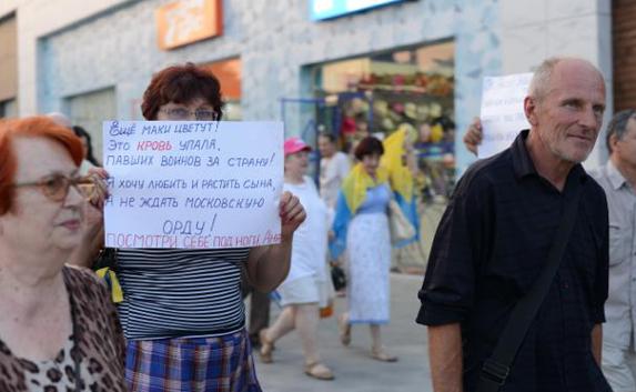 Милиционеры уволены за избиение протестующих против концерта Лорак