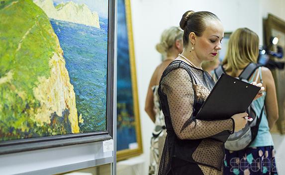 В Севастополе открылась масштабная выставка картин о Крыме