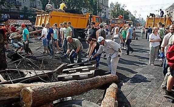 На «Майдане» проводят генеральную уборку
