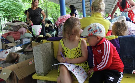 Среди беженцев из Украины в Россию ― около ста тысяч детей