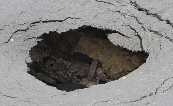 ​В Крыму при падении автомобиля в яму погибли 6 человек