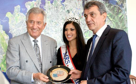 Меняйло назначен главой оргкомитета конкурса красоты «Миссис Америка»