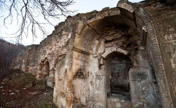 Будут восстановлены монастыри и мечети Крыма