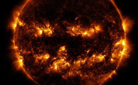 Учёные НАСА опубликовали зловещее фото Солнца