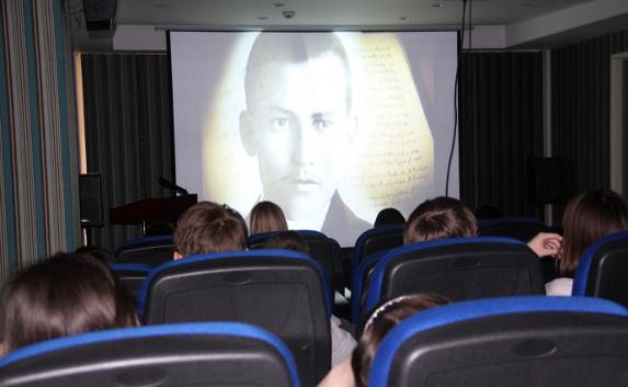 Крымских школьников обяжут ходить на советские фильмы