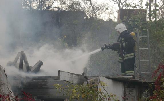 В Севастополе горел заброшенный дом