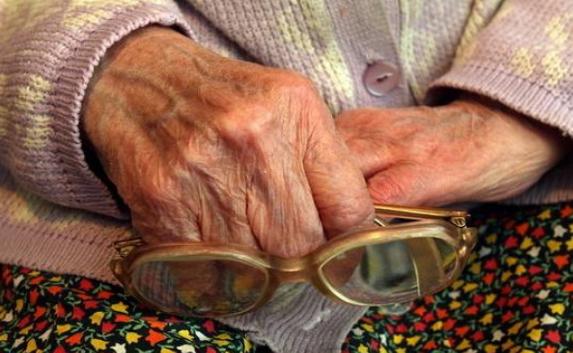 Пенсионерка в Севастополе год обивала пороги из-за страховки