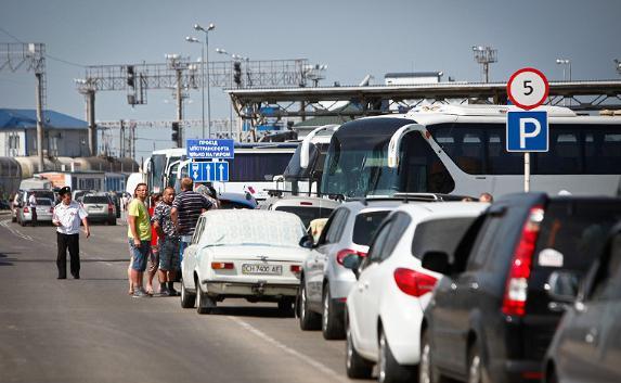 При перевозке грузовых авто в Крым навязывали платные допуслуги