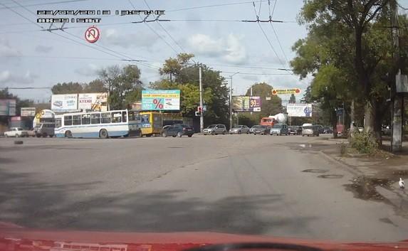 В Севастополе у троллейбуса на ходу дважды отваливалось колесо