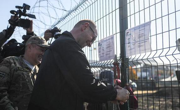 СМИ: «Стена» Яценюка была задумана ещё четыре года назад
