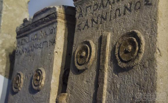 Российские археологи исследуют античный некрополь в Крыму