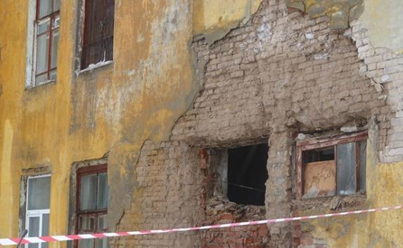 ​В Севастополе насчитали больше сотни аварийных домов