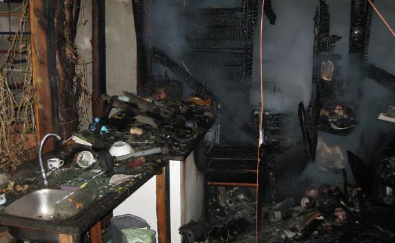 В Севастополе при пожаре в частном доме погиб человек