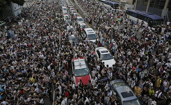 В Гонконге арестовали уже более ста протестующих