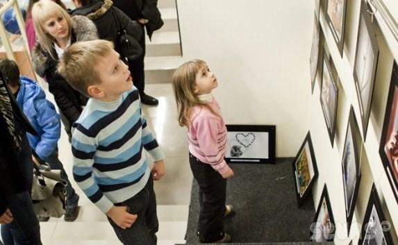«Перспективные» ученики фотоклуба представляют своё творчество на выпускной выставке