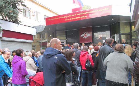 Талоны в ФМС Севастополя расписаны до июня 2015 года