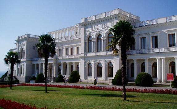 В Ливадийский дворец передали «клад» из резиденций Украины