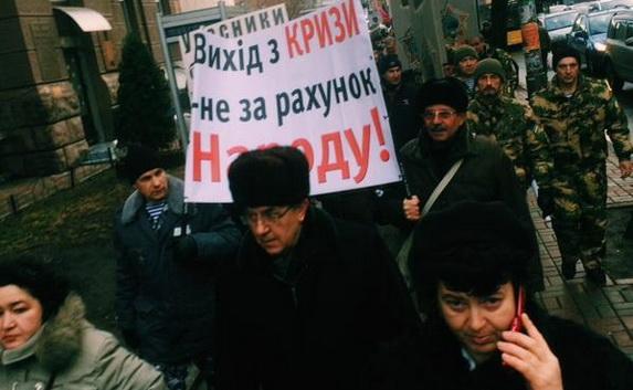 Верховную Раду Украины пикетируют тысячи митингующих
