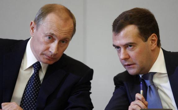 Путин не отпустил Медведева на новогодние каникулы