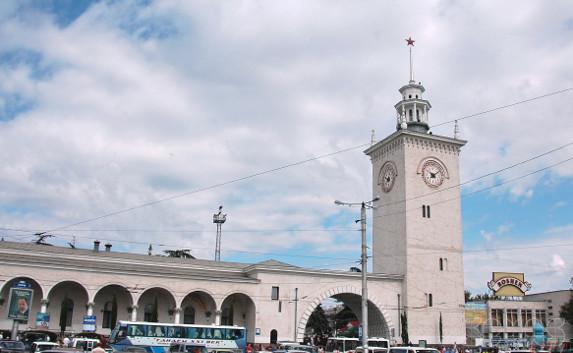 ​В Симферополе на вокзале бунтуют пассажиры